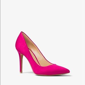 MICHAEL KORS
Claire Satin Pump